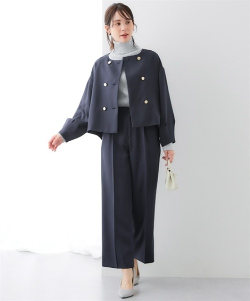 7days Life Styling（セブンデイズライフスタイリング）の「【レディーススーツ】ドビー素材ダブルブレストショートジャケットパンツスーツ（ノーカラージャケット＋セミワイドパンツ）<大きいサイズ有>（スーツセット・レディース・ネイビー/ブラック・S/M/L/LL/3L/4L/5L）」の8枚目の写真