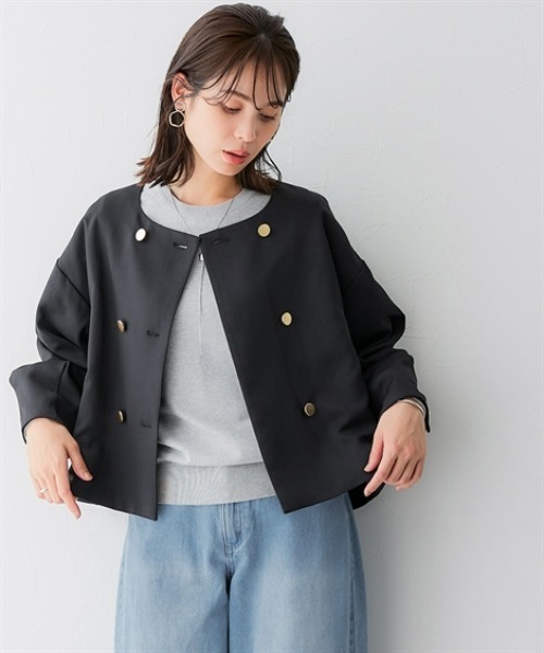 7days Life Styling（セブンデイズライフスタイリング）の「【レディーススーツ】ドビー素材ダブルブレストショートジャケットパンツスーツ（ノーカラージャケット＋セミワイドパンツ）<大きいサイズ有>（スーツセット・レディース・ネイビー/ブラック・S/M/L/LL/3L/4L/5L）」の5枚目の写真