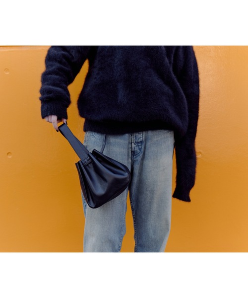 ONE.(ワンドット)の「【ONE. /ワンドット】/ ワンハンドルレザーハンドBAG/ ONE-004(ショルダーバッグ・メンズ・ブラック・FREE)」の6枚目の写真