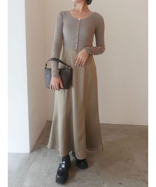 LAGUNAMOON(ラグナムーン)の「ボタンニットドッキングナローワンピース(ワンピース・レディース・カーキ/アイボリー・SMALL/MEDIUM)」の3枚目の写真