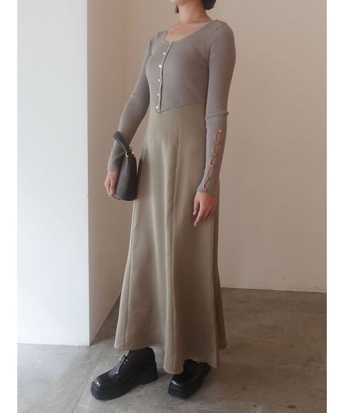 LAGUNAMOON(ラグナムーン)の「ボタンニットドッキングナローワンピース(ワンピース・レディース・カーキ/アイボリー・SMALL/MEDIUM)」の5枚目の写真