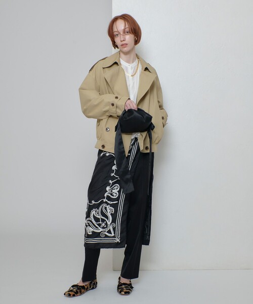 allureville(アルアバイル)の「トレンチブルゾン(トレンチコート・レディース・ベージュ・2)」の2枚目の写真