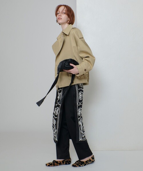 allureville(アルアバイル)の「トレンチブルゾン(トレンチコート・レディース・ベージュ・2)」の3枚目の写真