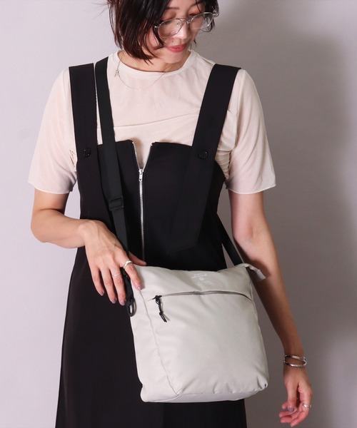 anello（アネロ）の「(LF)【anello】4ポケット シンプル 縦長 ショルダーバッグ（ショルダーバッグ・レディース・ネイビー/ライトベージュ/ブラック・ONE SIZE）」の21枚目の写真