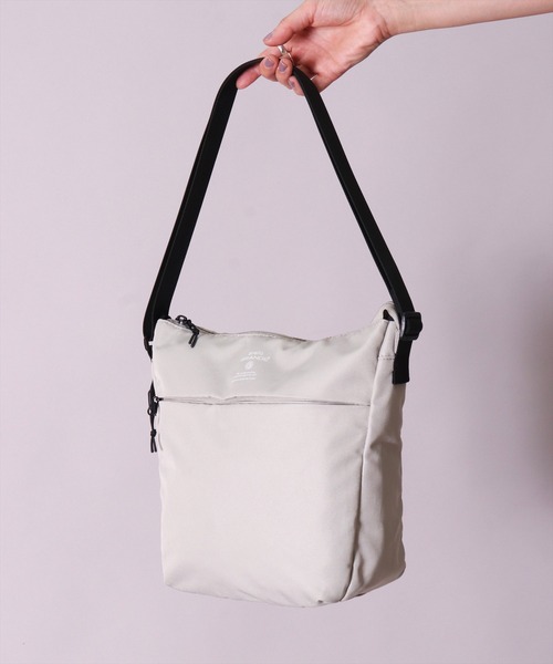 anello（アネロ）の「(LF)【anello】4ポケット シンプル 縦長 ショルダーバッグ（ショルダーバッグ・レディース・ネイビー/ライトベージュ/ブラック・ONE SIZE）」の4枚目の写真