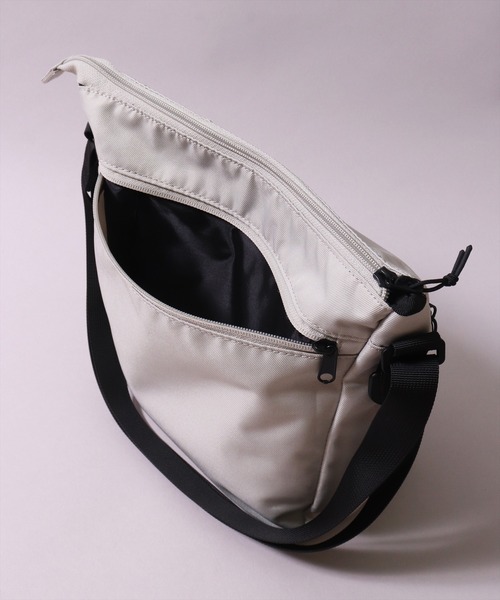 anello（アネロ）の「(LF)【anello】4ポケット シンプル 縦長 ショルダーバッグ（ショルダーバッグ・レディース・ネイビー/ライトベージュ/ブラック・ONE SIZE）」の17枚目の写真