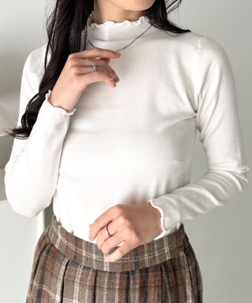 CLEA(クレア)の「メロウフリル長袖トップス(Tシャツ/カットソー・レディース・ネイビー/オレンジ/ブラウン/ワインレッド/ライトグレー/ホワイト/ブラック/アイボリー/チャコールグレー/グレー/ピンク/ライトイエロー/ラベンダー/ライトブルー・FREE)」の1枚目の写真