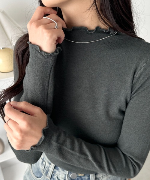 CLEA(クレア)の「メロウフリル長袖トップス(Tシャツ/カットソー・レディース・ネイビー/オレンジ/ブラウン/ワインレッド/ライトグレー/ホワイト/ブラック/アイボリー/チャコールグレー/グレー/ピンク/ライトイエロー/ラベンダー/ライトブルー・FREE)」の4枚目の写真