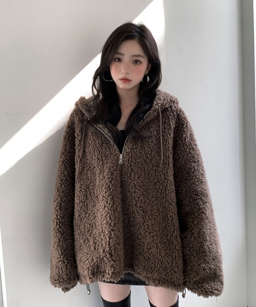 VEILA(ヴェイラ)の「ボア×ニュアンス柄 リバーシブルフーディジャケット(ムートンコート・レディース・ブラウン・M/S)」の4枚目の写真