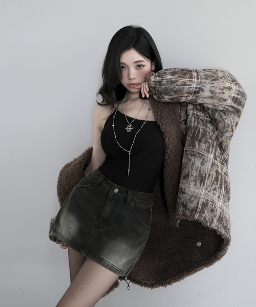 VEILA(ヴェイラ)の「ボア×ニュアンス柄 リバーシブルフーディジャケット(ムートンコート・レディース・ブラウン・M/S)」の10枚目の写真
