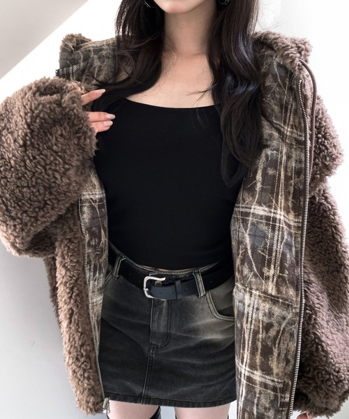 VEILA(ヴェイラ)の「ボア×ニュアンス柄 リバーシブルフーディジャケット(ムートンコート・レディース・ブラウン・M/S)」の22枚目の写真