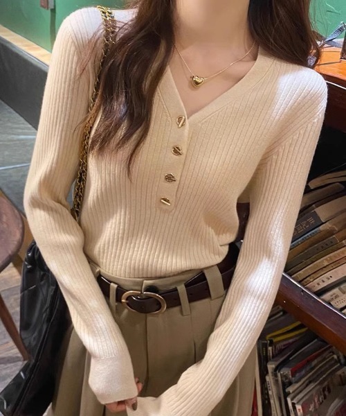 COCOMOMO(ココモモ)の「Vネックニット リブニット 金具ボタン ニット 長袖 レイヤードトップス 秋服 冬服(ニット/セーター・レディース・ブラック/ベージュ/グレー・FREE)」の15枚目の写真