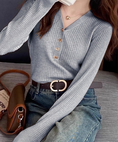 COCOMOMO(ココモモ)の「Vネックニット リブニット 金具ボタン ニット 長袖 レイヤードトップス 秋服 冬服(ニット/セーター・レディース・ブラック/ベージュ/グレー・FREE)」の7枚目の写真