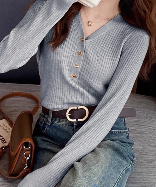COCOMOMO(ココモモ)の「Vネックニット リブニット 金具ボタン ニット 長袖 レイヤードトップス 秋服 冬服(ニット/セーター・レディース・ブラック/ベージュ/グレー・FREE)」の8枚目の写真