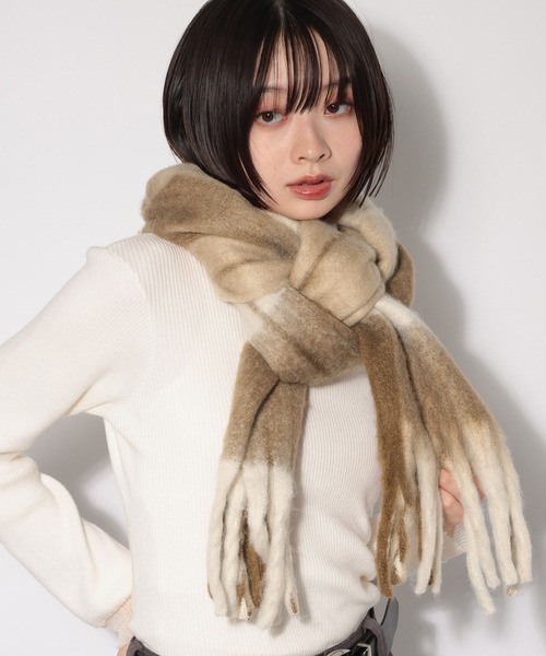 PAGEBOY（ページボーイ）の「フリンジチェックストール（ストール/ショール・レディース・ベージュ/ブラック・FREE）」の5枚目の写真