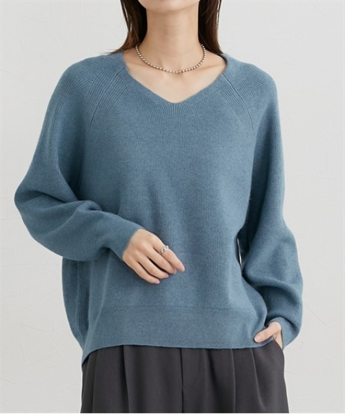 nissen(ニッセン)の「もちもち素材 畔編みVネックラグランスリーブニット(ニット/セーター・レディース・グレイッシュベージュ/ブラック/ブルー系/杢グレー/オフホワイト・M/S/LL/L)」の1枚目の写真