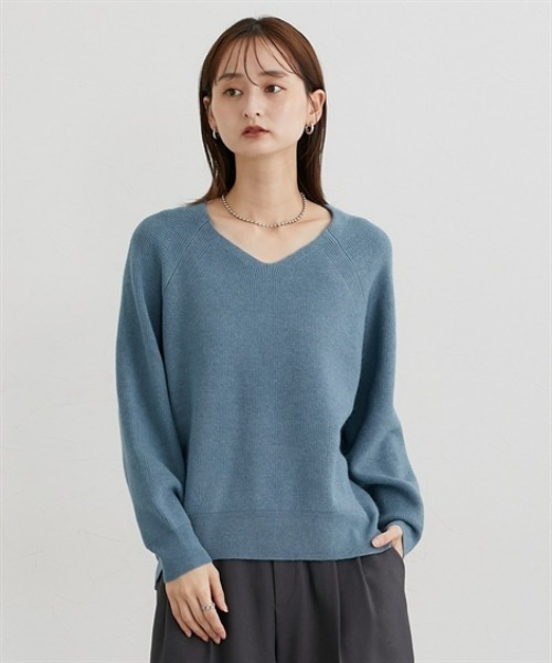nissen(ニッセン)の「もちもち素材 畔編みVネックラグランスリーブニット(ニット/セーター・レディース・グレイッシュベージュ/ブラック/ブルー系/杢グレー/オフホワイト・M/S/LL/L)」の6枚目の写真