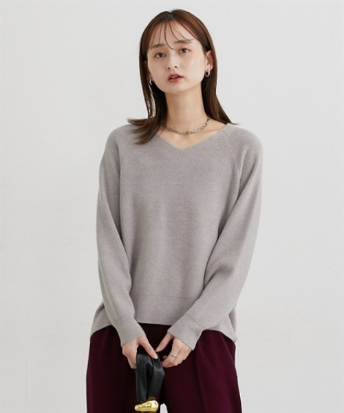 nissen(ニッセン)の「もちもち素材 畔編みVネックラグランスリーブニット(ニット/セーター・レディース・グレイッシュベージュ/ブラック/ブルー系/杢グレー/オフホワイト・M/S/LL/L)」の21枚目の写真
