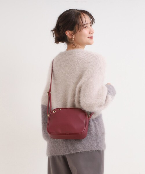 SHOO・LA・RUE(シューラルー)の「ハトメボックスショルダーバッグ(ショルダーバッグ・レディース・ナチュラル/ブラック/ボルドー・00)」の3枚目の写真