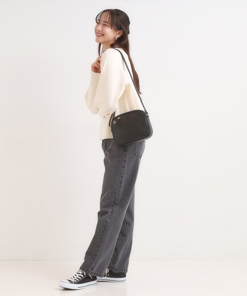 SHOO・LA・RUE(シューラルー)の「ハトメボックスショルダーバッグ(ショルダーバッグ・レディース・ナチュラル/ブラック/ボルドー・00)」の8枚目の写真