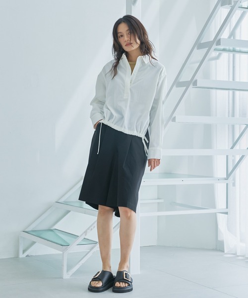 audrey and john wad(オードリーアンドジョンワッド)の「レギュラーカラーハーフボタンシャツ(シャツ/ブラウス・レディース・チャコールグレー/オフホワイト/ベージュ/ブラック・FREE)」の1枚目の写真