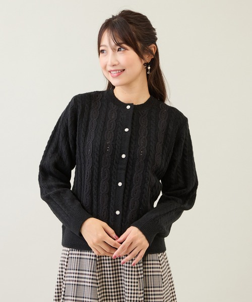 Rose Tiara(ローズティアラ)の「レース×ケーブル編みニットカーディガン(カーディガン/ボレロ・レディース・ピンク/ブラック・46/42/38)」の12枚目の写真