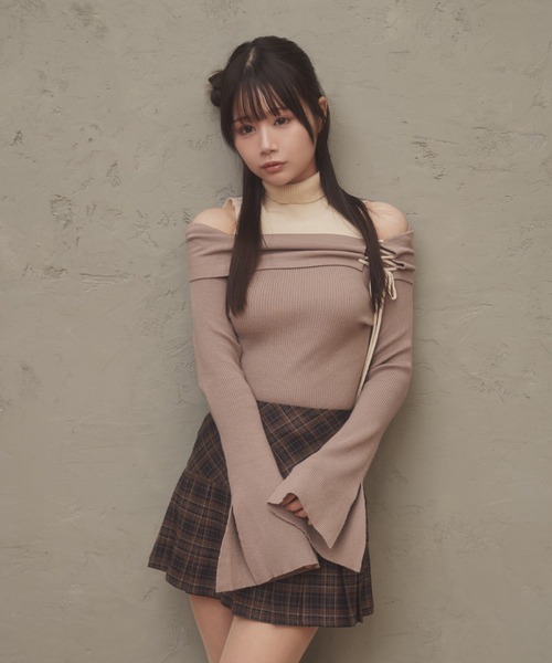 M DOLLY(エムドリー)の「*M DOLLY original* lace up terra knit tops/レースアップテッラニットトップス(ニット/セーター・レディース・ベージュ/グレー・FREE)」の1枚目の写真