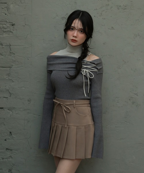 M DOLLY(エムドリー)の「*M DOLLY original* lace up terra knit tops/レースアップテッラニットトップス(ニット/セーター・レディース・ベージュ/グレー・FREE)」の3枚目の写真