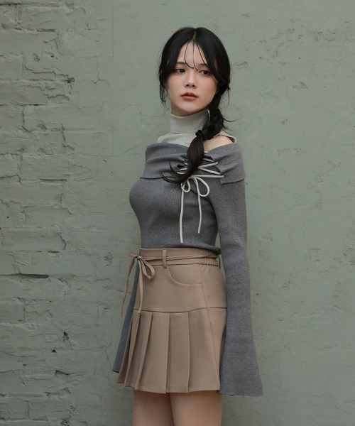 M DOLLY(エムドリー)の「*M DOLLY original* lace up terra knit tops/レースアップテッラニットトップス(ニット/セーター・レディース・ベージュ/グレー・FREE)」の5枚目の写真