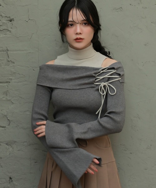 M DOLLY(エムドリー)の「*M DOLLY original* lace up terra knit tops/レースアップテッラニットトップス(ニット/セーター・レディース・ベージュ/グレー・FREE)」の6枚目の写真