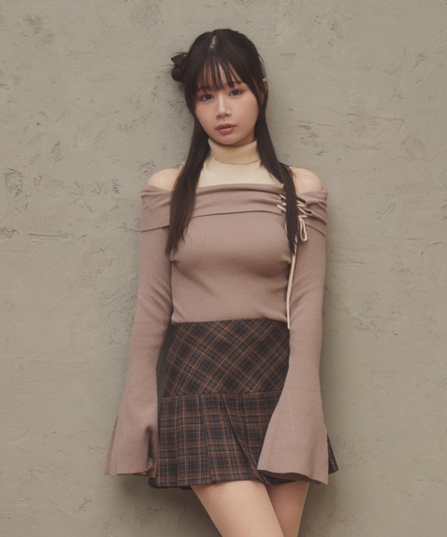 M DOLLY(エムドリー)の「*M DOLLY original* lace up terra knit tops/レースアップテッラニットトップス(ニット/セーター・レディース・ベージュ/グレー・FREE)」の9枚目の写真