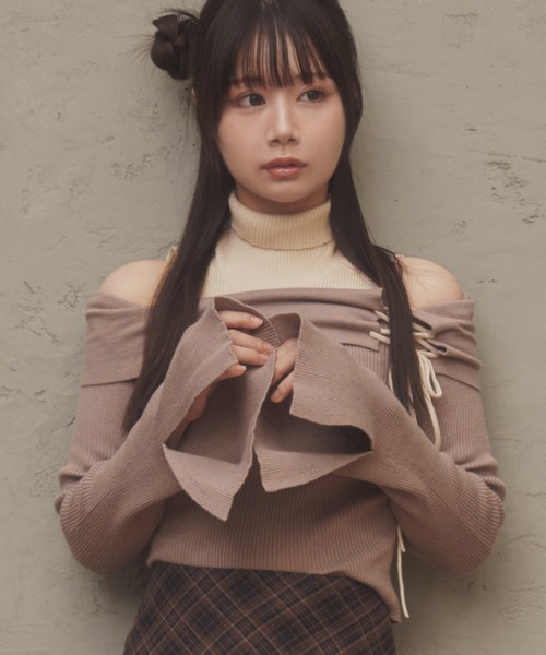 M DOLLY(エムドリー)の「*M DOLLY original* lace up terra knit tops/レースアップテッラニットトップス(ニット/セーター・レディース・ベージュ/グレー・FREE)」の12枚目の写真