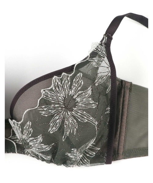 AMPHI（アンフィ）の「「otona MUSEコラボ」「BRAGENIC ブラジェニック ぴたっとフィットタイプ」　ノンワイヤーブラ（ブラジャー・レディース・サックスブルー/レッド/グリーン/アイボリー/ブラウン・C70/C65/B75/B70/B65/A75/A70/F75/F70/F65/E80/E75/E70/E65/D80/D75/D70/D65/C80/C75）」の8枚目の写真