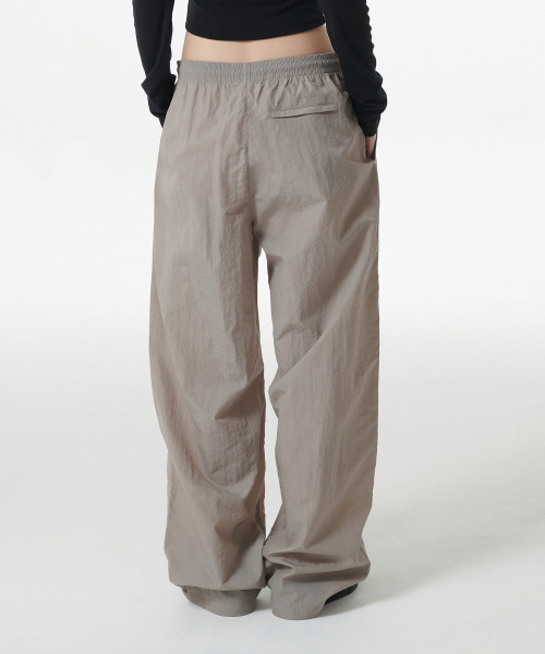 MUSINSA STANDARD WOMAN（ムシンサスタンダードウーマン）の「ウィメンズナイロンワイドストリングパンツ[グレーシュベージュ]（その他パンツ・レディース・その他・24/26/28/30）」の3枚目の写真