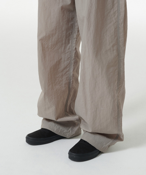 MUSINSA STANDARD WOMAN（ムシンサスタンダードウーマン）の「ウィメンズナイロンワイドストリングパンツ[グレーシュベージュ]（その他パンツ・レディース・その他・24/26/28/30）」の7枚目の写真