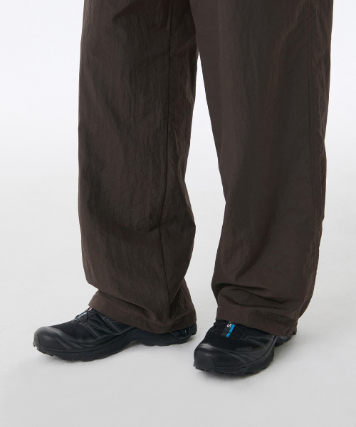 MUSINSA STANDARD（ムシンサスタンダード）の「裏起毛ナイロンワイドストリングパンツ[ブラウン]（その他パンツ・メンズ・その他・40/42/30/26/28/32/34/36/38）」の7枚目の写真
