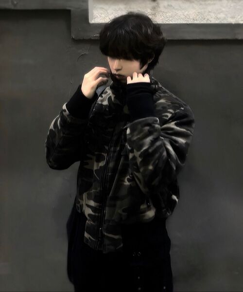 AAKAM(アーカム)の「Side Eyelet Long Sleeve (Black)(Tシャツ/カットソー・レディース・その他・1/2)」の11枚目の写真