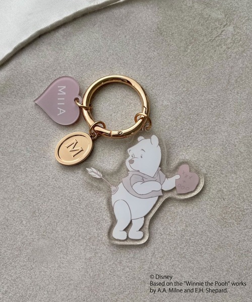 Disney(ディズニー)の「【Disney】くまのプーさん/ラブリーアクリルキーホルダー(キーホルダー・レディース・ベージュ/ブラウン/ピンク・FREE)」の2枚目の写真