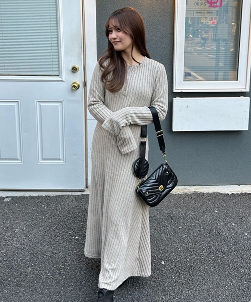 SHEPP(シープ)の「ヘンリーネックリブニットロングワンピース(ワンピース・レディース・ブラック/グレー/オートミール・M/L)」の14枚目の写真