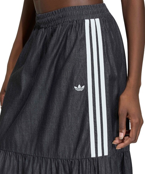 adidas(アディダス)の「adidas SUMMER GLOW DENIM SKIRT / アディダス サマーグロー デニムスカート(デニムスカート・レディース・ブラック・S/L/M)」の2枚目の写真