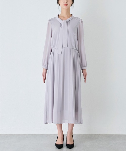 INCEDE（インシード）の「ボウタイ プリーツワンピース（ワンピース・レディース・ライトグレー/ネイビー・M/L/LL）」の4枚目の写真