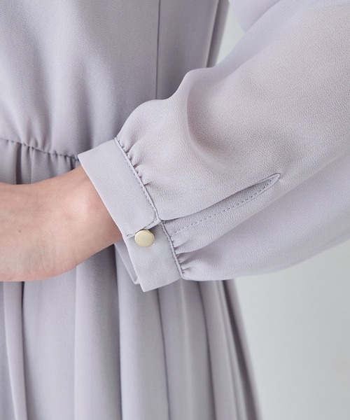 INCEDE（インシード）の「ボウタイ プリーツワンピース（ワンピース・レディース・ライトグレー/ネイビー・M/L/LL）」の10枚目の写真