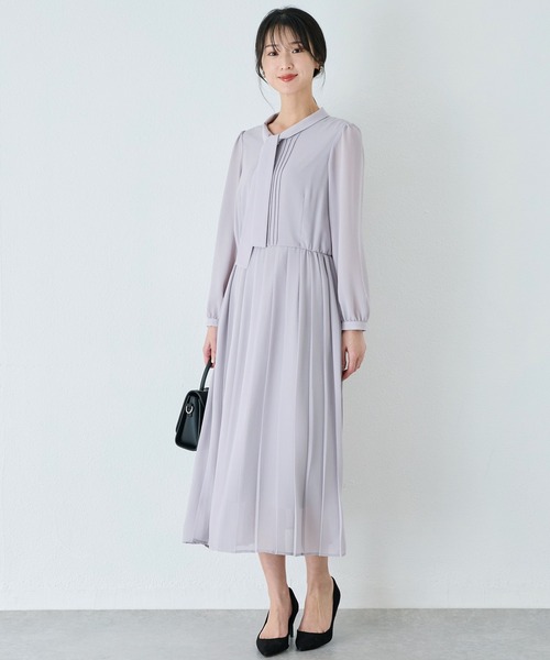 INCEDE（インシード）の「ボウタイ プリーツワンピース（ワンピース・レディース・ライトグレー/ネイビー・M/L/LL）」の13枚目の写真