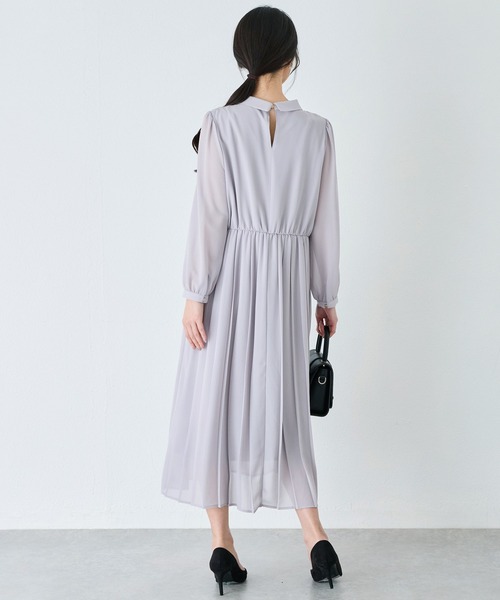 INCEDE（インシード）の「ボウタイ プリーツワンピース（ワンピース・レディース・ライトグレー/ネイビー・M/L/LL）」の19枚目の写真