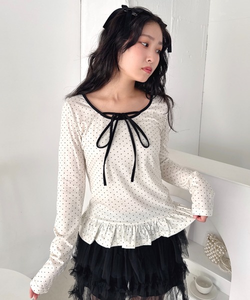 Loueme(ルエム)の「裾フリルドットリボントップス(Tシャツ/カットソー・レディース・オフホワイト/ブラック・FREE)」の2枚目の写真