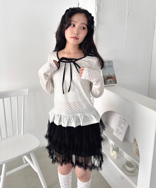 Loueme(ルエム)の「裾フリルドットリボントップス(Tシャツ/カットソー・レディース・オフホワイト/ブラック・FREE)」の5枚目の写真