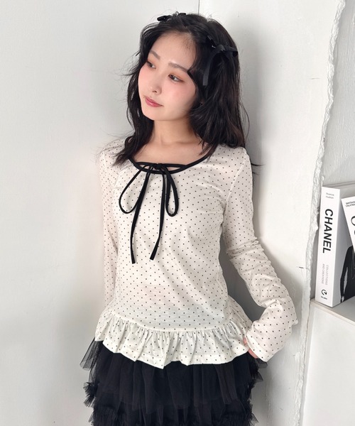 Loueme(ルエム)の「裾フリルドットリボントップス(Tシャツ/カットソー・レディース・オフホワイト/ブラック・FREE)」の3枚目の写真