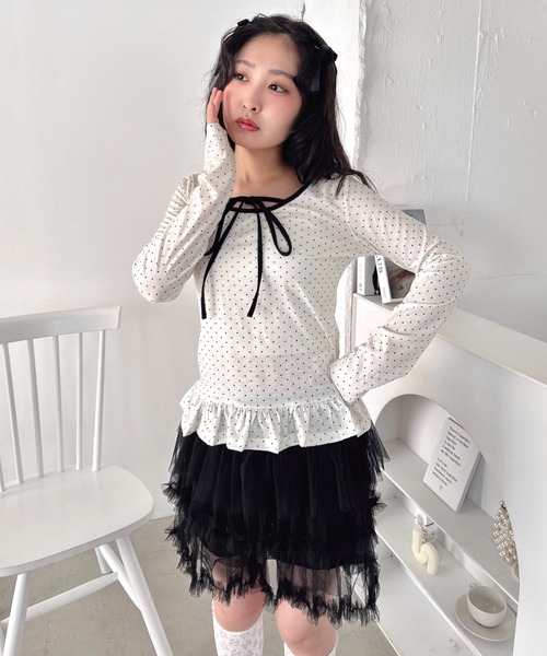 Loueme(ルエム)の「裾フリルドットリボントップス(Tシャツ/カットソー・レディース・オフホワイト/ブラック・FREE)」の4枚目の写真