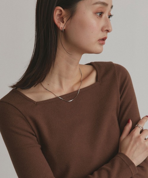 ad thie(アドティエ)の「アソート 起毛リブトップス(Tシャツ/カットソー・レディース・ブラウン系3/ブラウン系2/ブラウン系1/ブラック系3/ブラック系2/ブラック系1/ホワイト系3/ホワイト系2/ホワイト系1・LARGE/MEDIUM)」の9枚目の写真