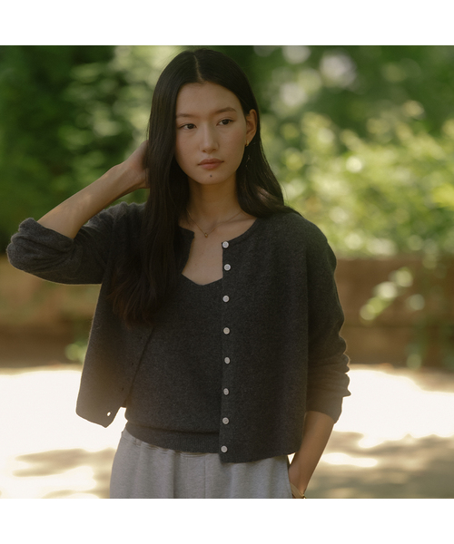 TILL I DIE(ティルアイダイ)の「3-Way sleeveless cardigan set TIFA03CD03_3color(ニット/セーター・レディース・ライトグレー/ブラウン/チャコール・FREE)」の2枚目の写真